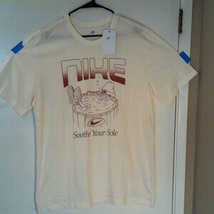 NEW NIKE SPORTSWEAR "Soothe your Sole Tee" MEN'S OFF-White T-SHIRT L HQ9264-110